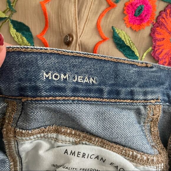 American Eagle Mom Jeans Pleated Jeans - Picture 5 of 6